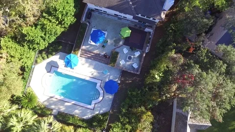 Top Down Video over Island Neighborhood with Pools 動画素材 89558690