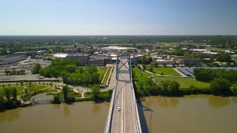 Top down View of The Anthony Wayne bridge spans over Maumee river in downto.. Video stock 314864812