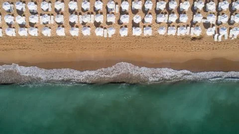Top down view of beach with white umbrellas. Golden sands, Varna, Bulgaria Stock-Fotos