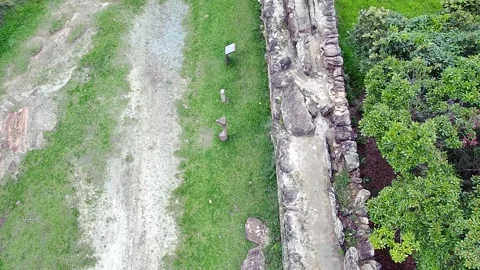Top-down view of Bicame de Pedra aqueduct in Catas Altas, Brazil. 스톡 동영상 314401631