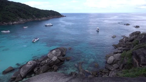 Top-down view of boats on crystal clear water Video stock 82986619