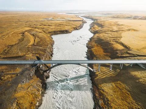 Top down view of a bride over the river in Iceland Foto stock