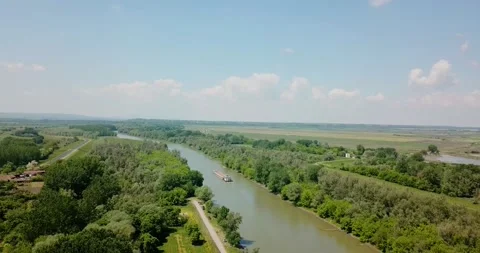 Top down view of a cargo ship in a canal of green color. Stock-Footage 235727128