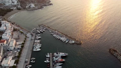 A top-down view of the charming city of Naoussa in Paros, Greece. Stock-Footage 231346127