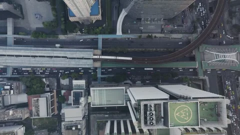 Top-down view of Chong Nonsi BTS Station and skyscrapers in Bangkok Vidéo 347973111