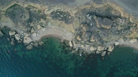 Top-down view of the coastal cliffs Video stock 165416773