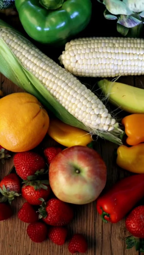 Top down view of colorful fresh produce assortment including Vídeo Stock 333159070