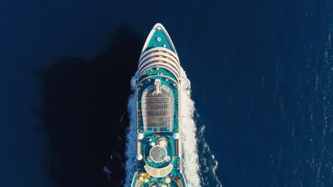 Top Down View of Cruise Ship Bow Cutting Through Calm Blue Sea Vídeos de archivo 339065309