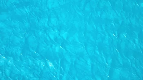 Top-down view of crystal clear turquoise water with gentle ripples Vídeos de archivo 335046126