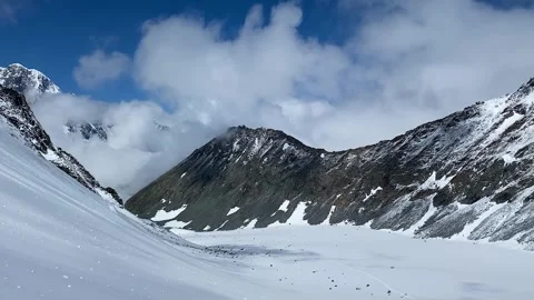 Top-down view of the Delaunay Pass. Climbing Belukha Video stock 246060975