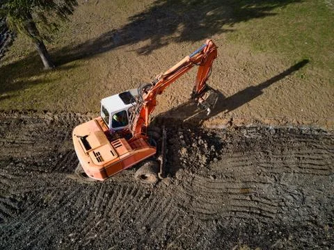 Top-down view of the excavator aligns the construction site Stock Photos