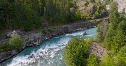 Top down view of fast moving river surrounded by pine forest. Canada 库存影片 347884158