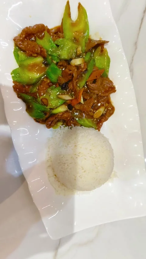 Top-down view of fresh beef chicken with bitter melon rice at a Chinese Asi.. 動画素材 318129428