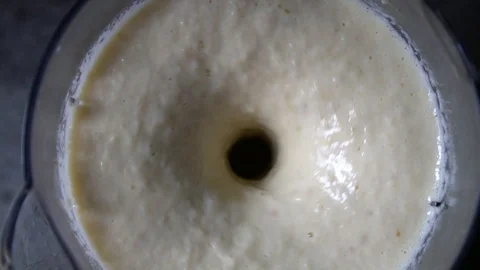 Top down view of fruit smoothie in a blender Video stock 114629438