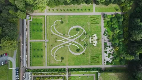 Top Down view of garden in Floors Castle from drone, Roxburghshire, Scotland Vidéo 317123320