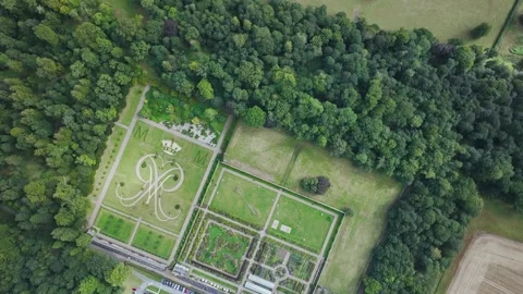 Top Down view of garden in Floors Castle from drone, Roxburghshire, Scotland Vidéo 317123336