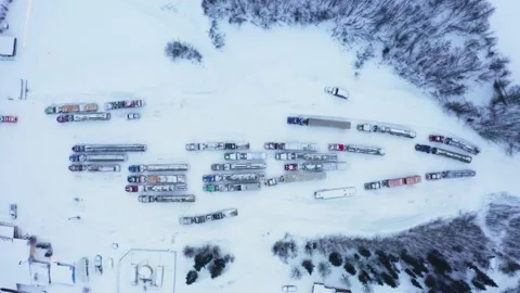Top Down View of Ice Road Truckers in Alaska Vídeo Stock 134583563