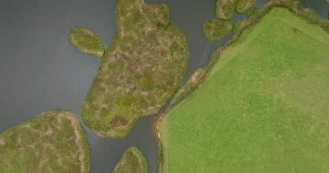 Top down view of lake Ngakeketa, northland, New Zealand 스톡 동영상 264468151
