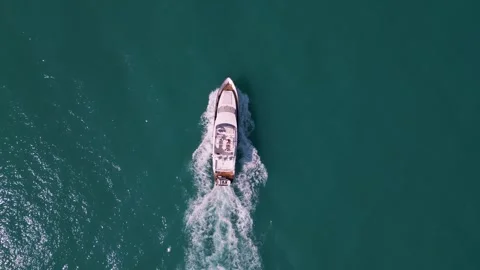 Top Down View of Luxury Motor Yacht Cruising in Deep Turquoise Ocean 動画素材 340392295