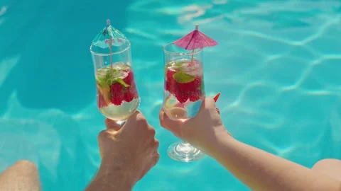 Top-down view of male and female hands holding refreshing cocktails with ra.. Stock Footage 334930778