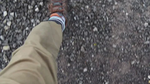 Top down view of a man walking on a path with army boots and colourful socks Vídeo Stock 131039989