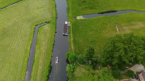 A top-down view of a marina with multiple boats docked along wooden piers Video stock 312211491