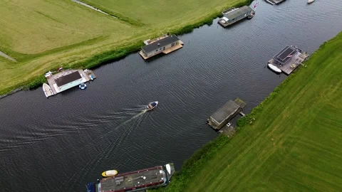A top-down view of a marina with multiple boats docked along wooden piers Stock-Footage 312665375