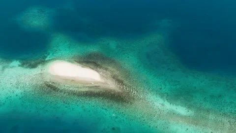 Top down view of Naked Island in Surigao del Sur. Vídeo Stock 251123788