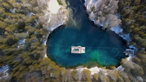 Top down view of naturral wonder Kitch-iti-kipi hot Springs in Michigan upp.. Stock Footage 323976208