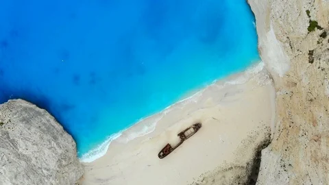 Top down view of Navagio Shipwreck Beach in Zakynthos Greece Vídeos de archivo 119451900
