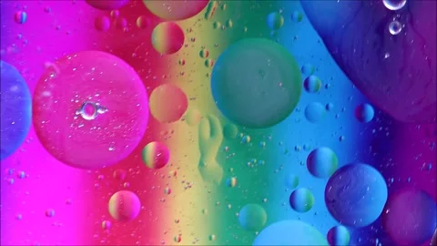 Top-down view of oil bubbles moving over different layers on the water surface Video stock 158857777