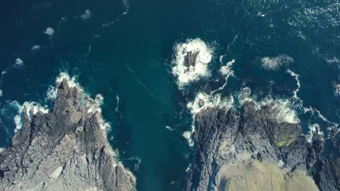 Top Down view over Geodha Smoo and Smoo Cave Cliffs from a drone, North Scotland 스톡 동영상 197557225