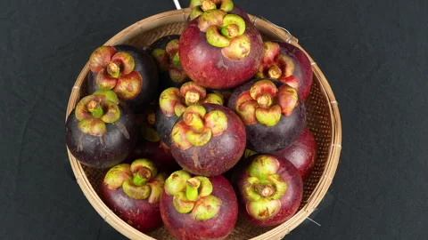 Top Down View Of Ripe Mangosteens In Woven Basket 库存影片 336230038