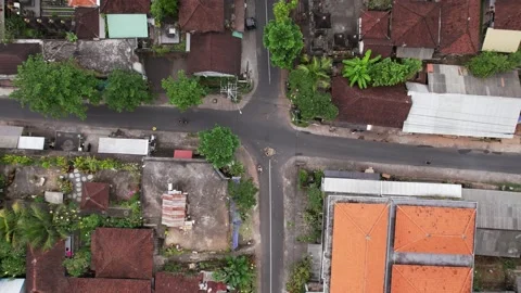 Top-down view of road crossing in Bali village, woman put canang sari 스톡 동영상 197763552