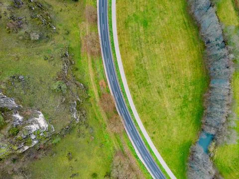 Top down view on a road in the mountains Foto stock
