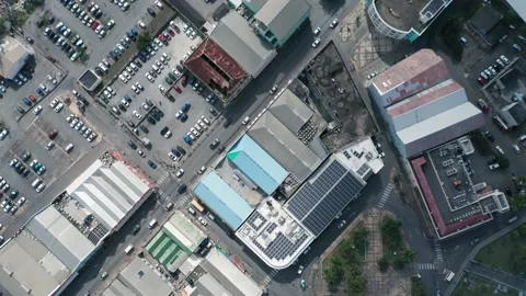 Top-down view of the rooftops, cars, sea, the pier and many yachts in Bridgetown Video stock 136390529
