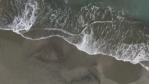 Top down view of sea waves crashing on the shore, Shizuoka, Japan 動画素材 325832771