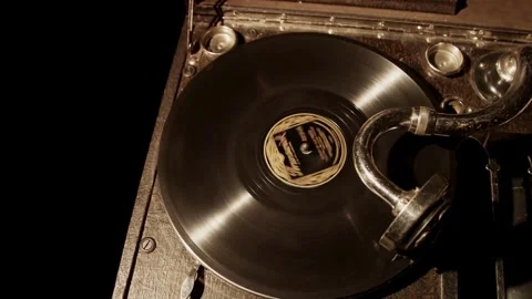 Top down view of spinning record on vintage gramophone Video stock 329595963