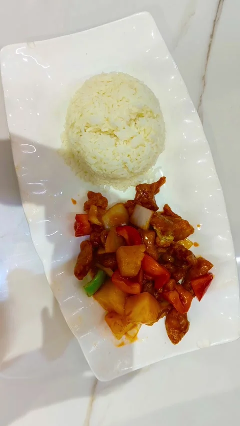 Top-down view of sweet and sour pork with rice and pineapple at a Chinese A.. 動画素材 318247851