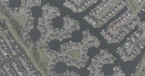 Top down view of symmetrical pattern of leisure housing in a harbour in Lemmer Vídeo Stock 240538904