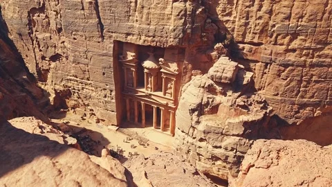 Top down view time-lapse of tourist visiting sightseeing The temple-mausole.. 動画素材 226672680