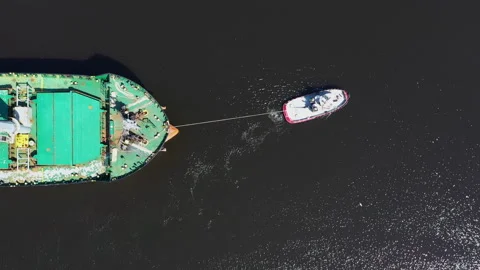 Top down view of a tugboat pulling a cargo ship in port of Varna, Bulgaria 스톡 동영상 306314687