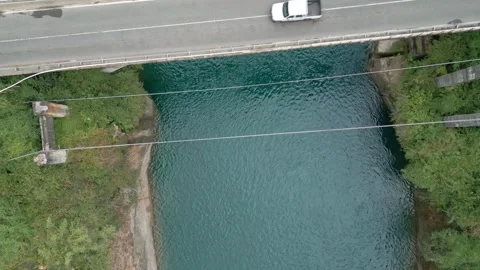 Top down view of turquoise river with bridge and forest. Malihue, Los Lagos Vídeo Stock 331160994