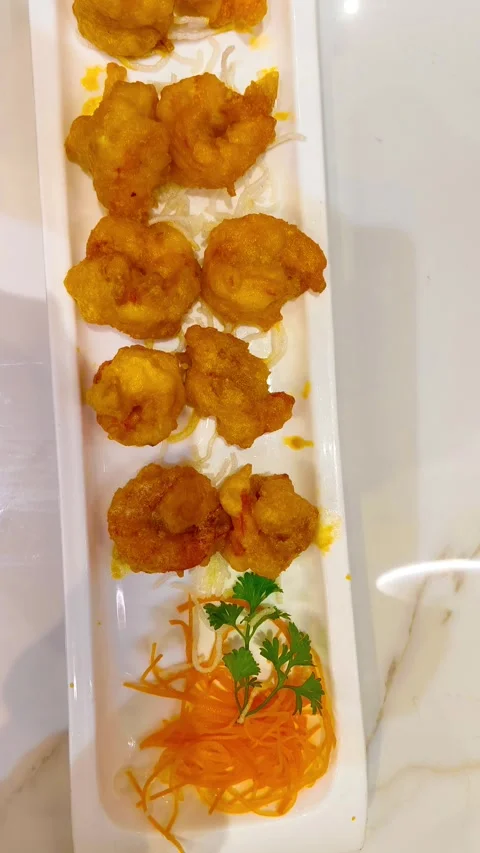Top-down view of vibrant delicious fried crispy egg yolk shrimp garnished w.. Stockbeeldmateriaal 318268655