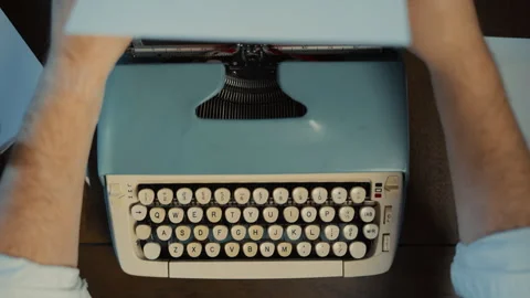 Top down view of vintage typewriter and men hands typing, inserting paper. Retro Vídeo Stock 328071716