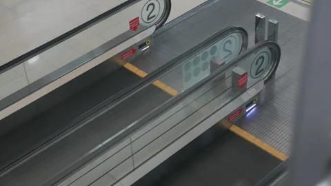 Top down view to walkway escalator with passengers tourist walking going to.. Stock-Footage 293927681