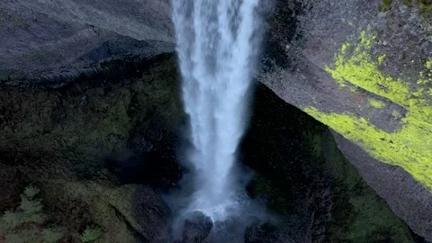 Top down view of waterfall falling down a steep cliff in the pacific northwest. Stock-Footage 248852706