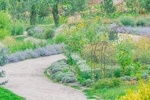 Top-down view of a well-maintained garden with a curved pathway, vibrant plan 스톡 사진