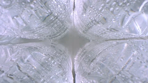 Top-down view of wet cold plastic bottles of mineral water, probe lens shot Vidéo 142742424