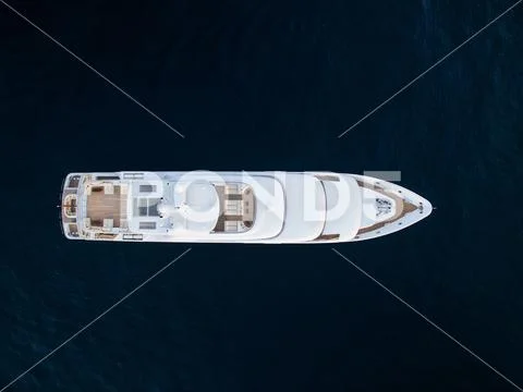 Top-down view of white luxury motor yacht in ocean Stock Photos